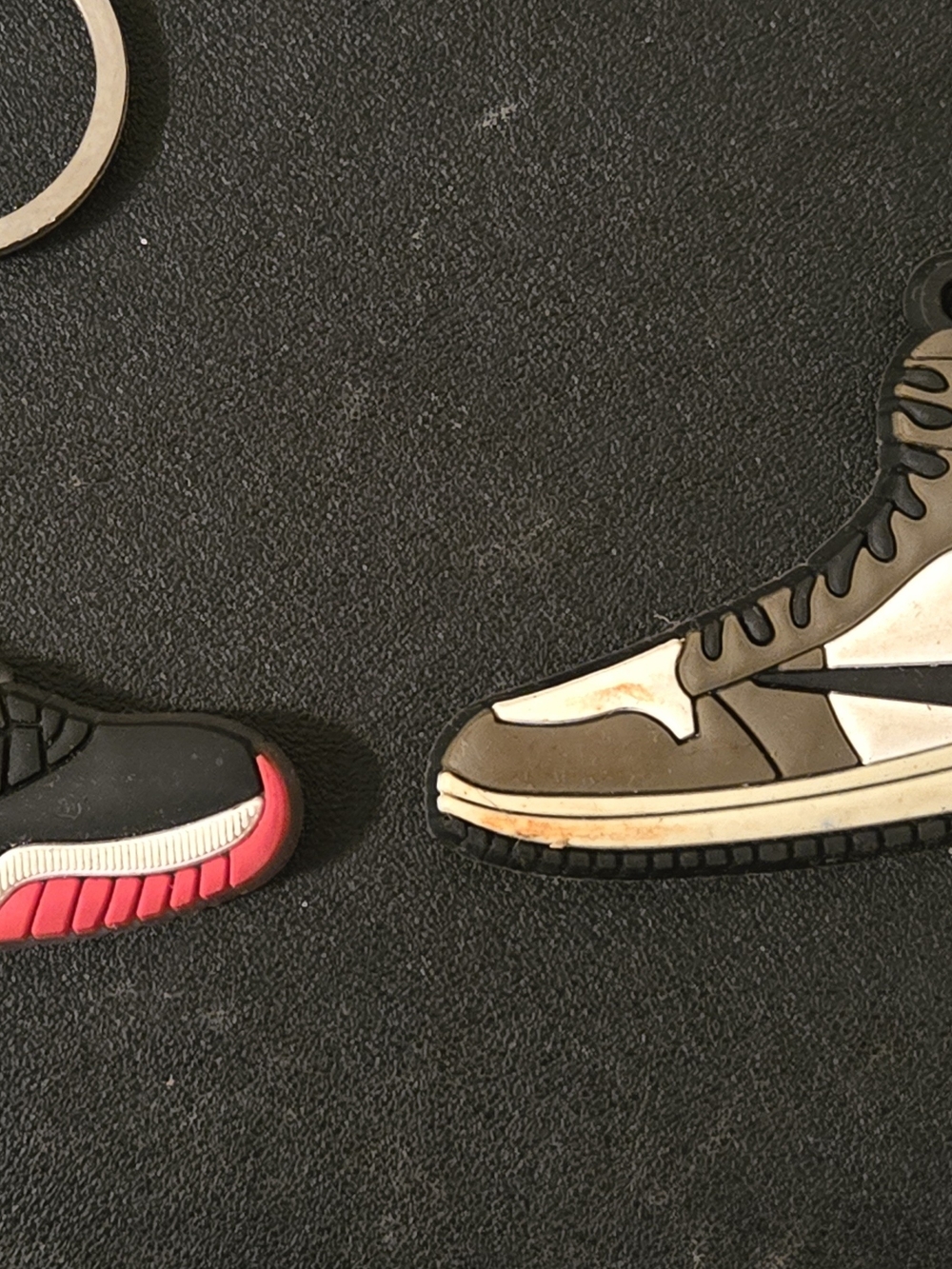 Jordan Sneaker Keychain Set - Assorted Colors - Picture 2 of 7